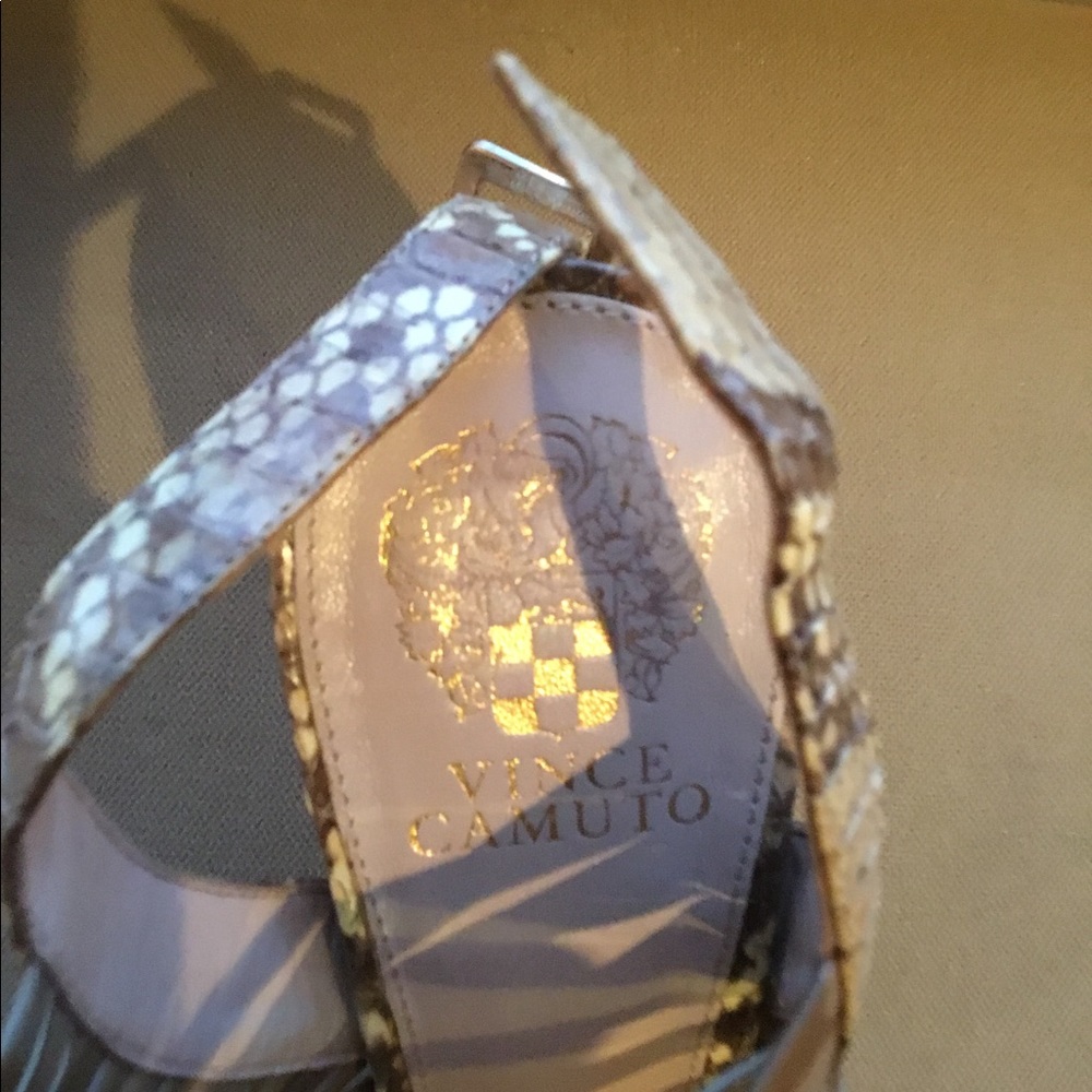Shose - Picture 3 of 8